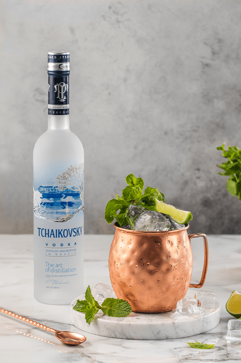 Чайковский в подарочной упаковке с двумя стопками 0.7 л