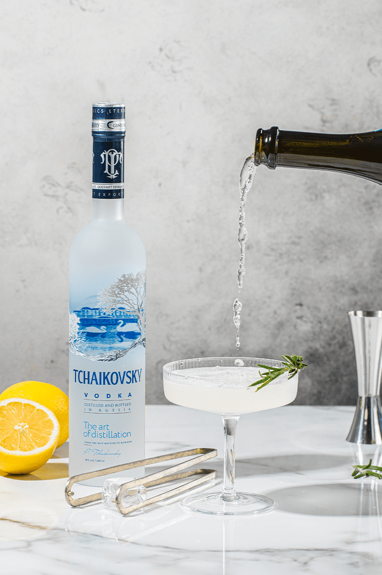 Чайковский в подарочной упаковке с двумя стопками 0.7 л